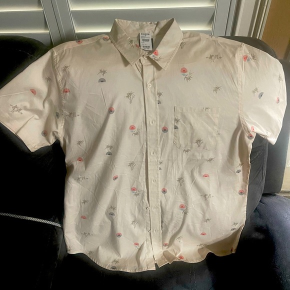 Tillys RSQ Button Up NWT - Picture 4 of 5